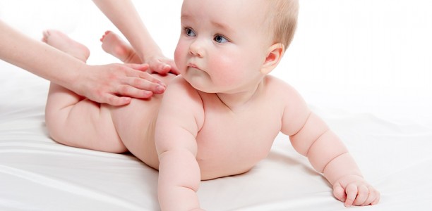 Eviter les rougeurs sur les fesses de bébé